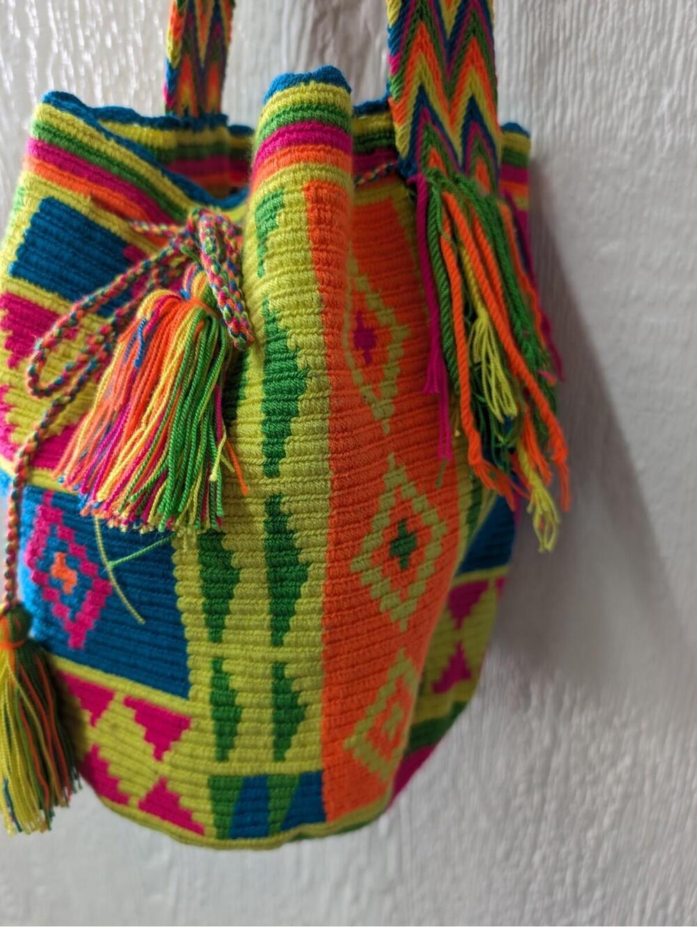Handmade Authentic 100% Wayuu Mochila Colombian Bag Medium Crossbody Boho Beach - Picture 4 of 9